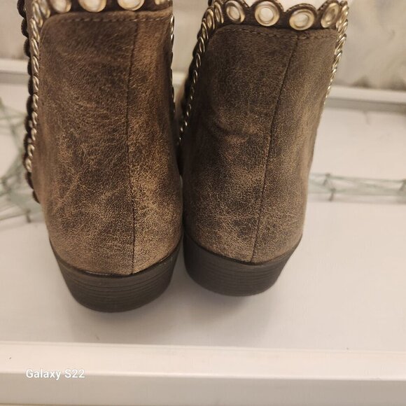 SBICCA Murphy TAUPE BOOTS. NIB. Size 7 - Picture 8 of 11